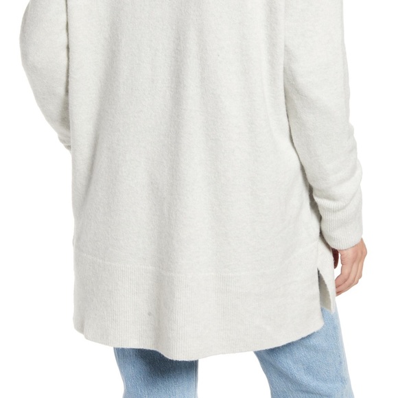 Soft and cozy, light grey Madewell cardigan. - Picture 3 of 7